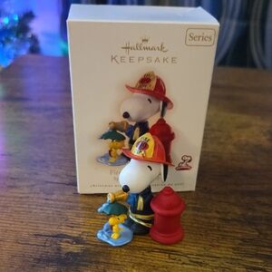 2009 Hallmark Keepsake Snoopy Firefighter with Woodstock